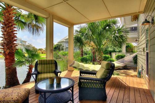 Cinnamon Shore- The Sunflower 163 Be