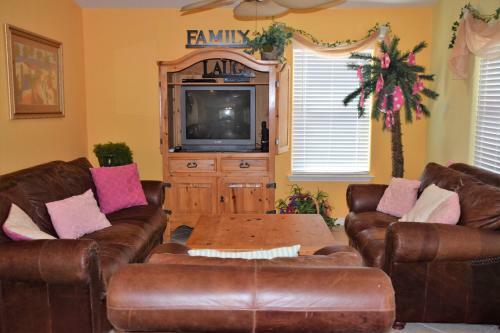 Pinkadot - Four Bedroom Home