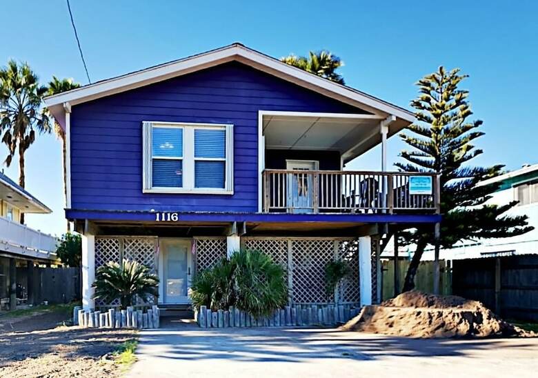 The Purple House - Four Bedroom Home