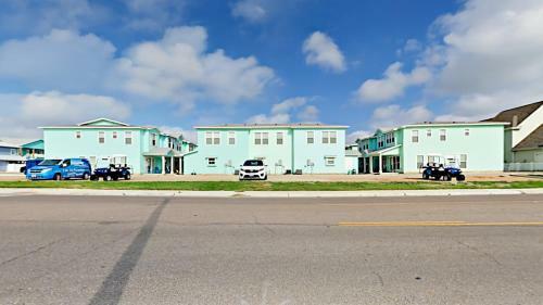 The Commons 402 - Three Bedroom Townhome