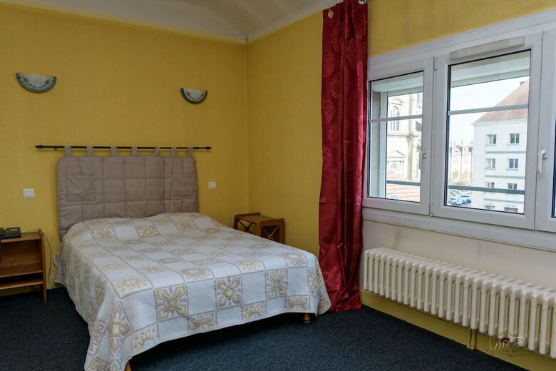 Hotel De La Cloche