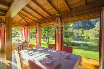 Rio Hermoso Hotel