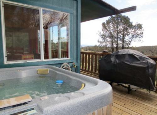 Apartamento Log Cabin At Lynx Creek Farm