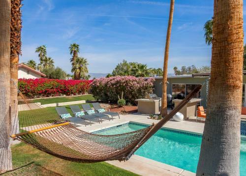 Nestled In The Cove - 3 Bedroom