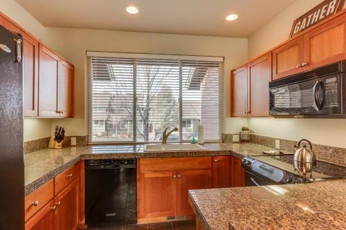 Eagle Crest: Highland Creekside Luxury