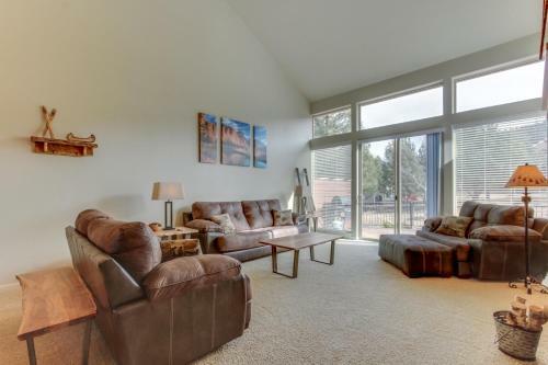Eagle Crest: Highland Creekside Luxury