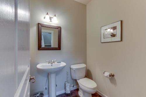 Eagle Crest: Highland Creekside Luxury