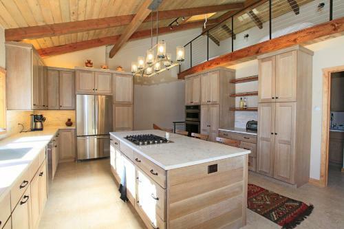 Dalton Ranch - 290 Horse Thief Lane Home