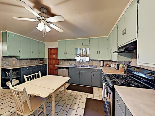 Fulton Beach Four-bedroom House Home
