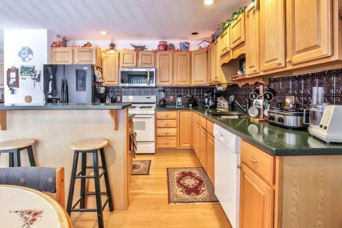 Pickerel Point Executive Home - Hiller Vacation Homes Home