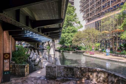Apartamento Best Location Near Riverwalk! 1br Apt W/ Parking