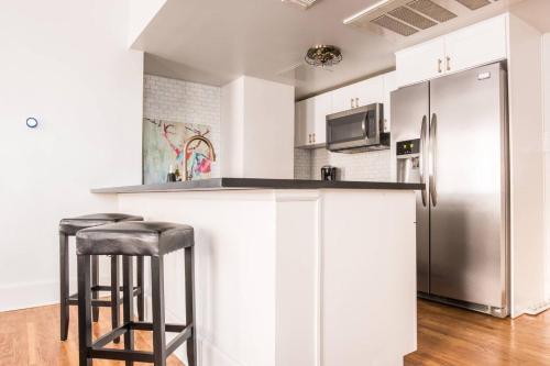 Apartamento Best Location Near Riverwalk! 1br Apt W/ Parking