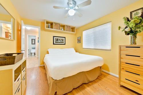 #725 - Beach And Bay Getaway Two-bedroom Apartment