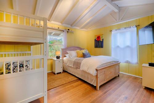 #363 - Poolside Paradise Three-bedroom Holiday Home