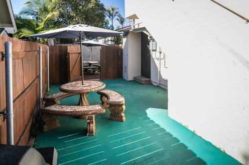 Apartamento Surfs Up Pb - 2 Condos, Walk To Beach!