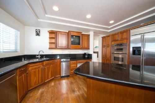 Immaculate Triplex Home Steps To Windansea Beach!