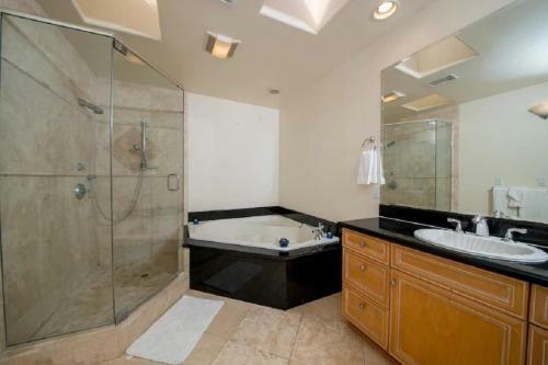 Immaculate Triplex Home Steps To Windansea Beach!
