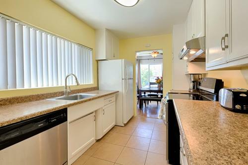 #419 - Windansea Hideaway Three-bedroom Holiday Home