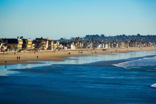 #3755 - Oceanfront Getaway Two-bedroom Apartment