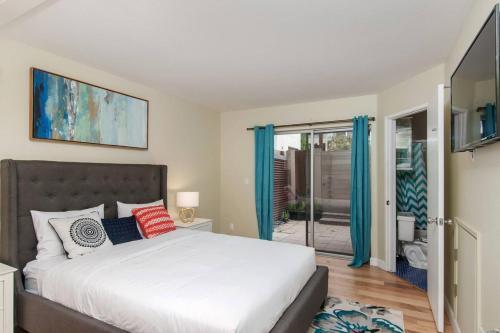Two-bedroom, Two-and-a-half Bath Apt In Little Italy