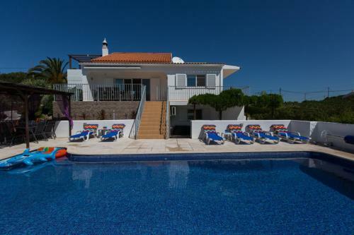 Villa Os Pinheiros