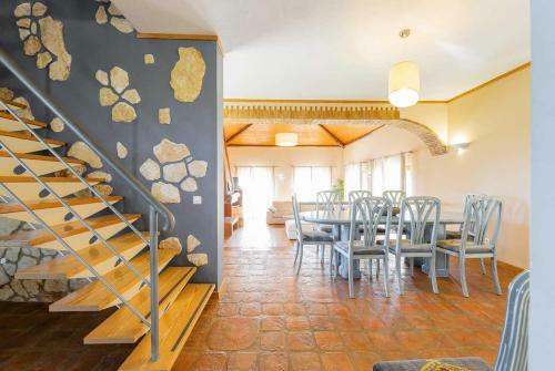 Alcantarilha Villa Sleeps 8 Air Con Wifi