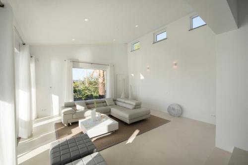 Porches Villa Sleeps 10 Pool Air Con Wifi