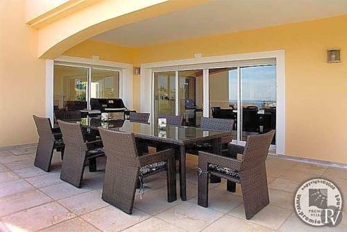 Praia Da Luz Villa Sleeps 8 Pool Air Con Wifi