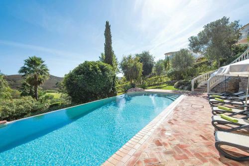 Salema Villa Sleeps 8 Air Con Wifi