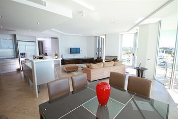 Hotel Oceans Mooloolaba