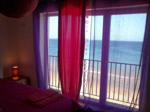 Beachfront Apartment In Praia Da Salema