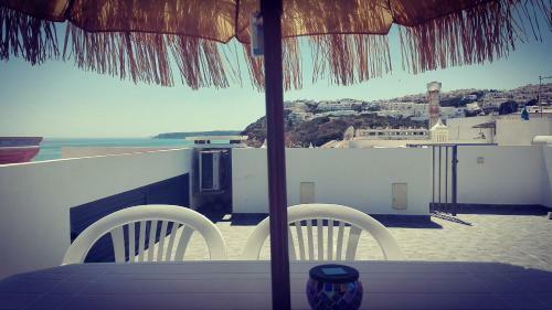 Beachfront Apartment In Praia Da Salema