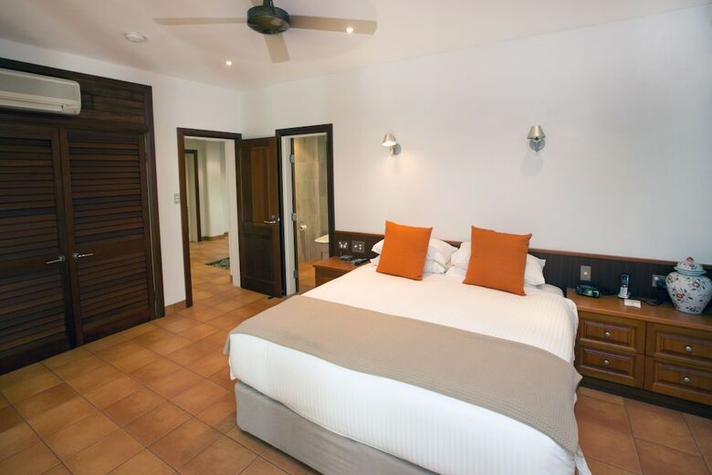 Hotel 17 Wharf Street