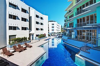 Hotel Rolling Surf Resort