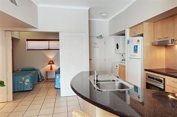 Hotel Rolling Surf Resort