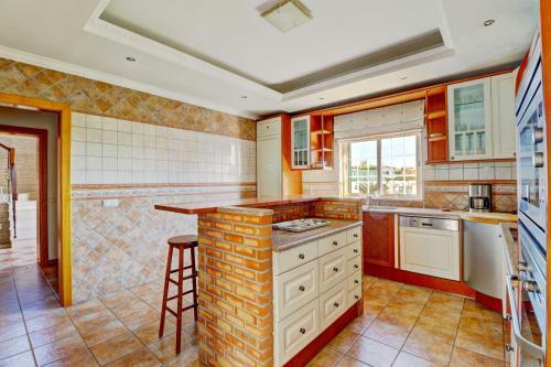 Guia Villa Sleeps 10 Pool Air Con Wifi