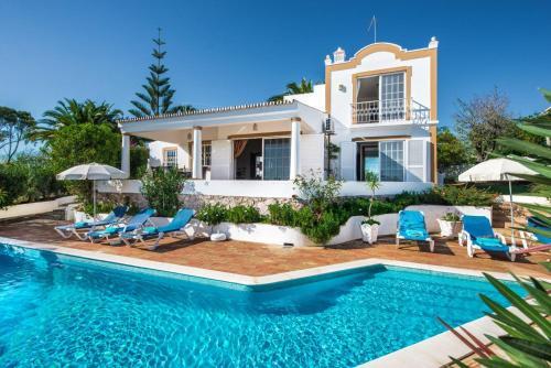 Guia Villa Sleeps 6 Pool Wifi