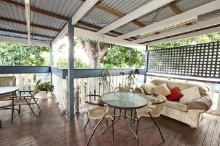 Hotel Bowen Terrace Accommodation - Hostel
