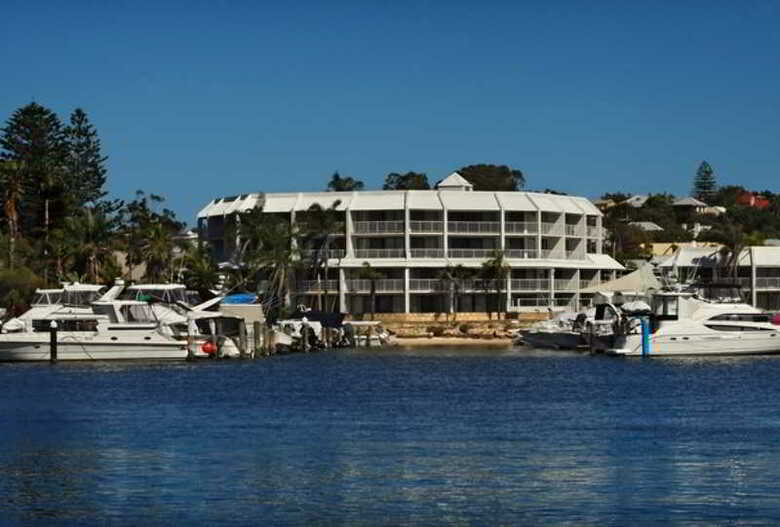 Pier 21 Apartments Hotel