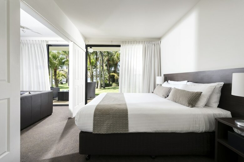 Pier 21 Apartments Hotel