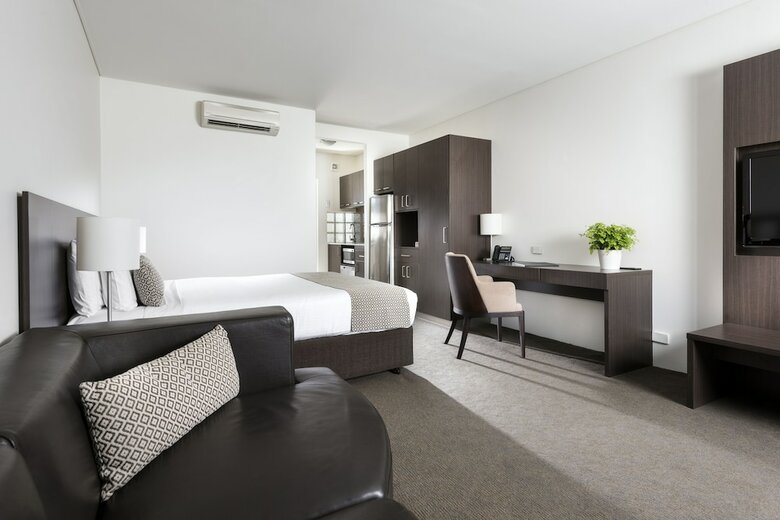 Pier 21 Apartments Hotel