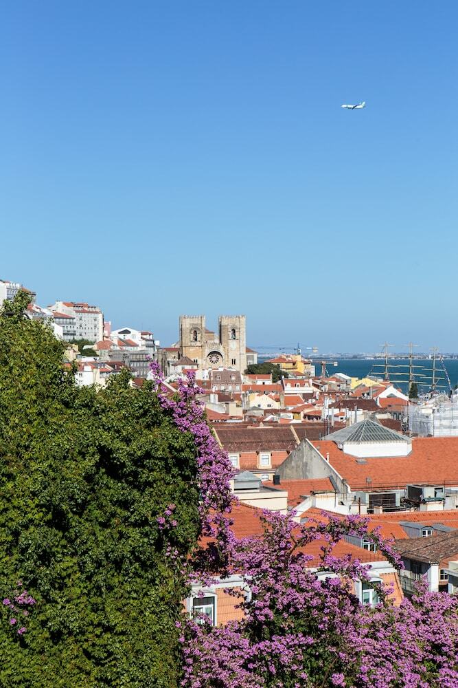 Hostal Dear Lisbon - Palace Chiado Suites