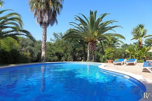 Carvoeiro Villa Sleeps 8 Air Con