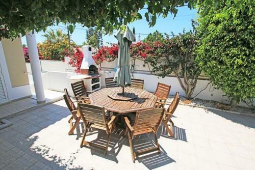 Praia Do Carvoeiro Villa Sleeps 6 Pool