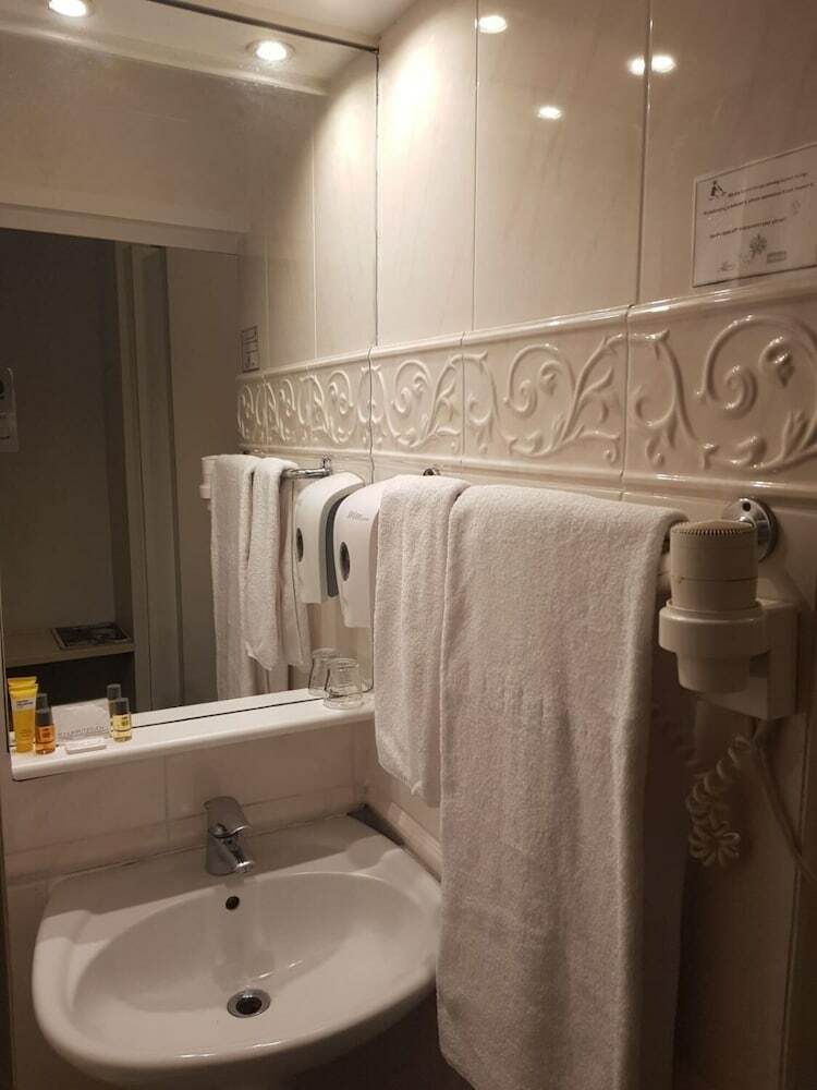 Hotel Madeleine Budget Rooms Grand Place