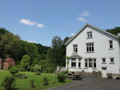 Cozy Villa Near Forest In Huy