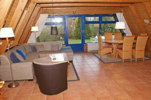 Zeltdachhaus _ Fuer Bis Zu 6 Perso