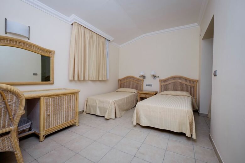 Montjoi By Brava Hoteles