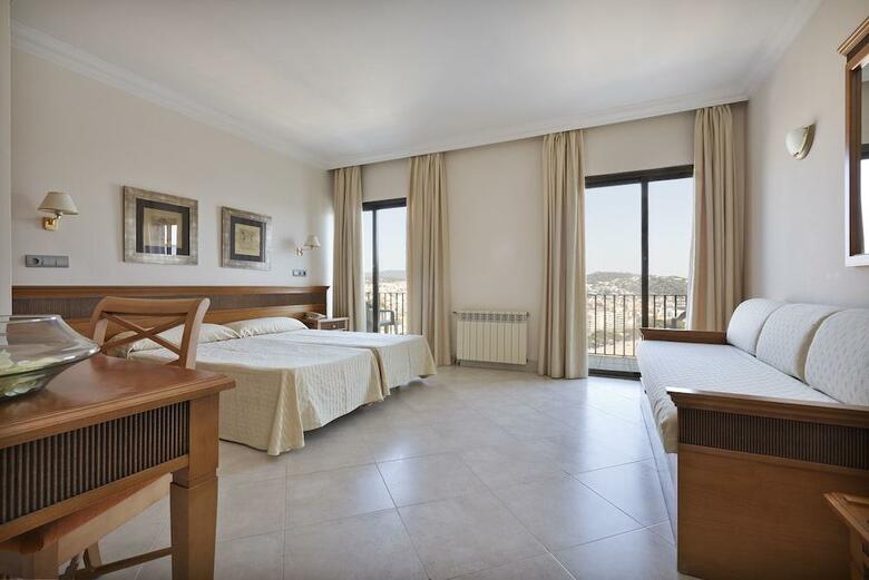 Montjoi By Brava Hoteles