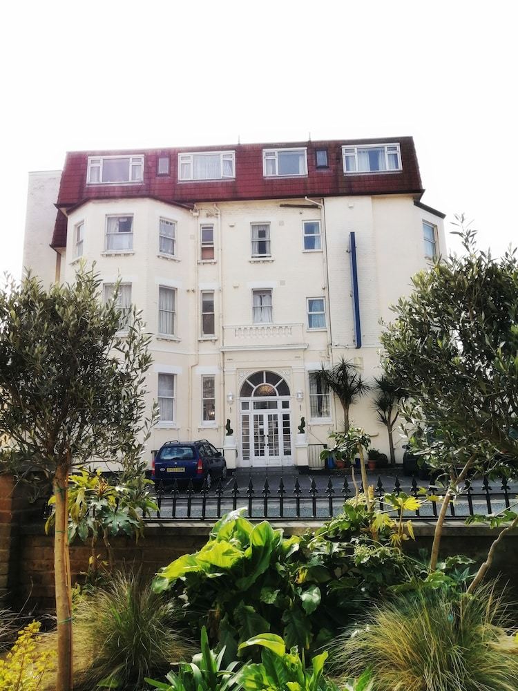 Hotel Bourne Hall